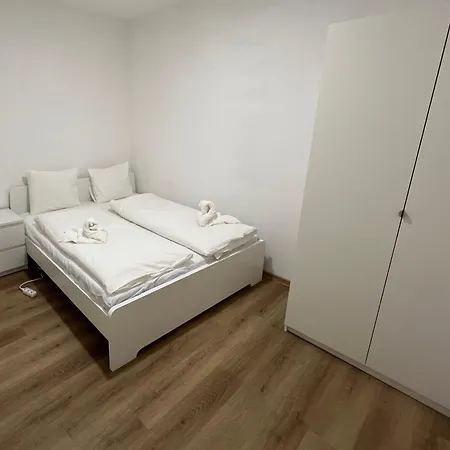 Moderni Byt S Balkonem *