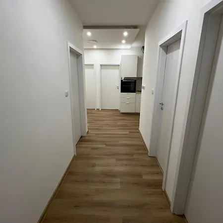 Moderni Byt S Balkonem