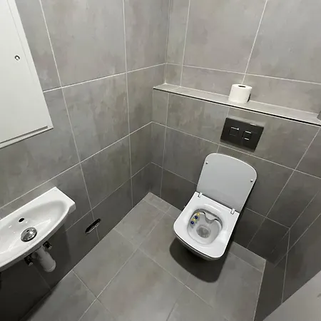 Moderni Byt S Balkonem Διαμέρισμα Πράγα